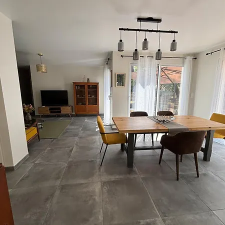 Charmante Maison Et Foret