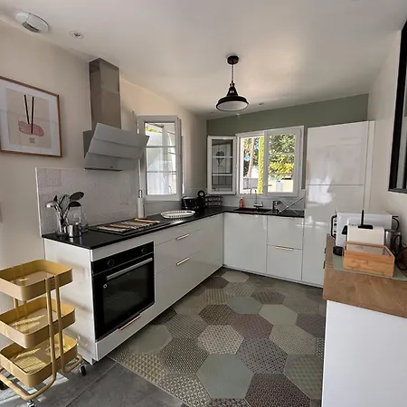 Charmante Maison Et Foret