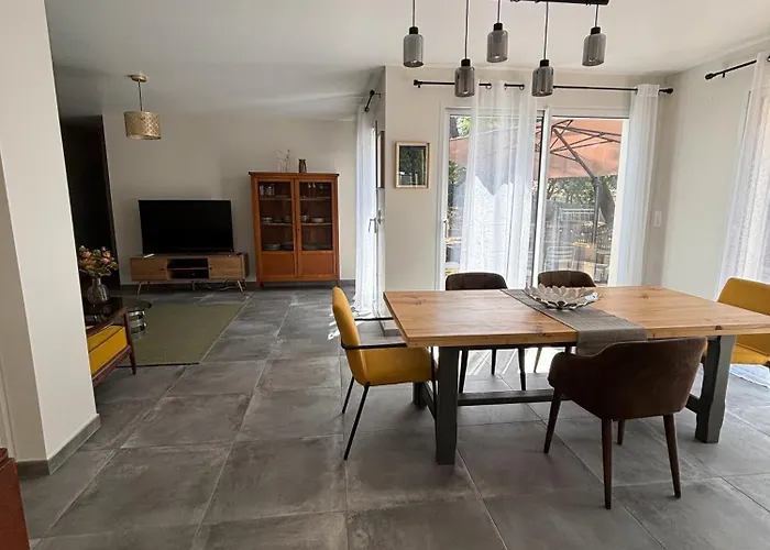 Charmante Maison Et Foret