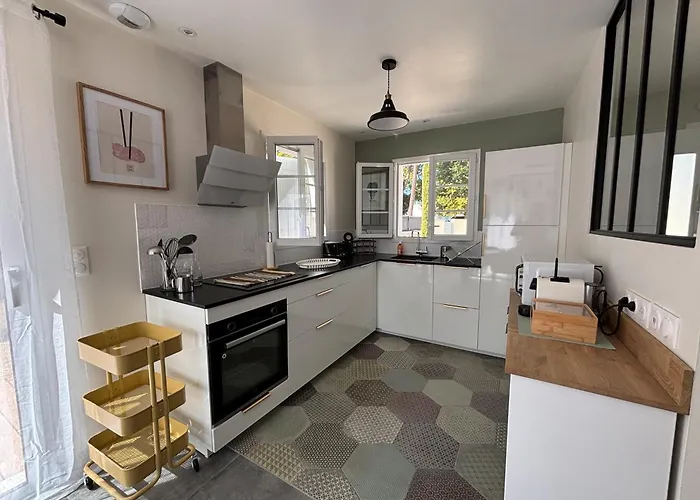 Charmante Maison Et Foret