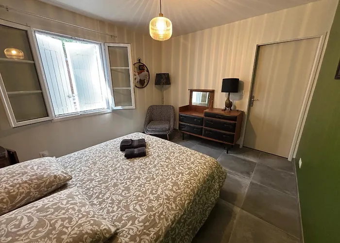 Charmante Maison Et Foret