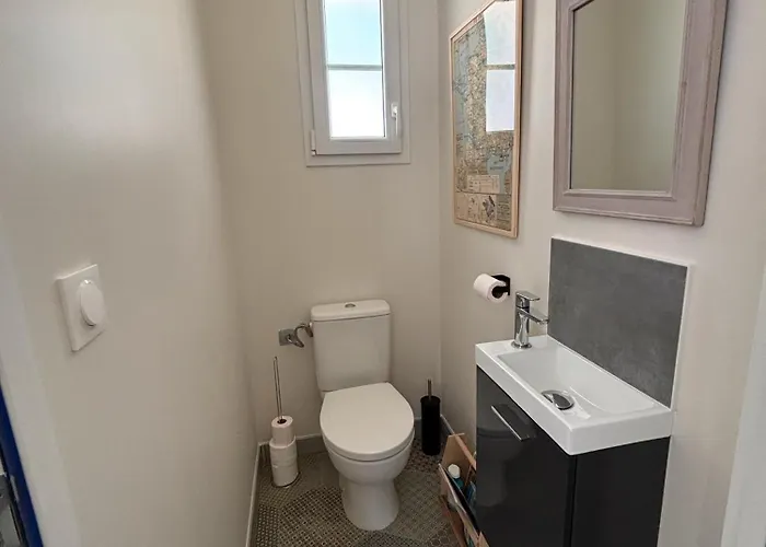 Charmante Maison Et Foret