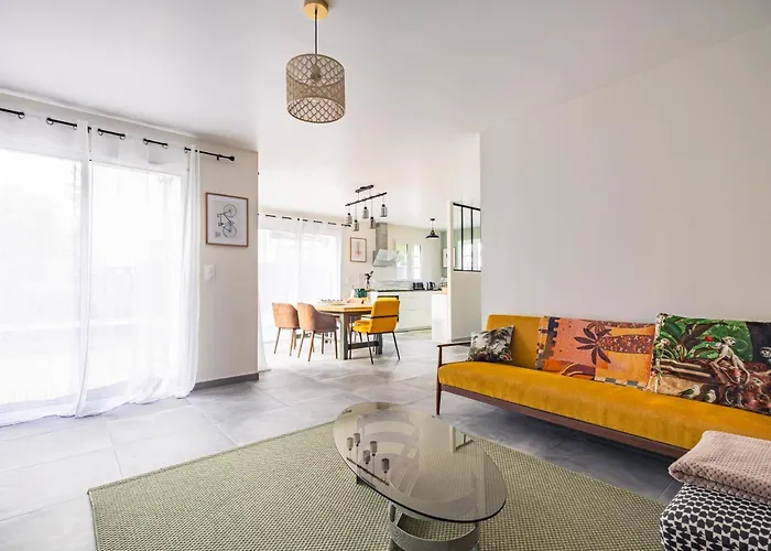 Charmante Maison Et Foret